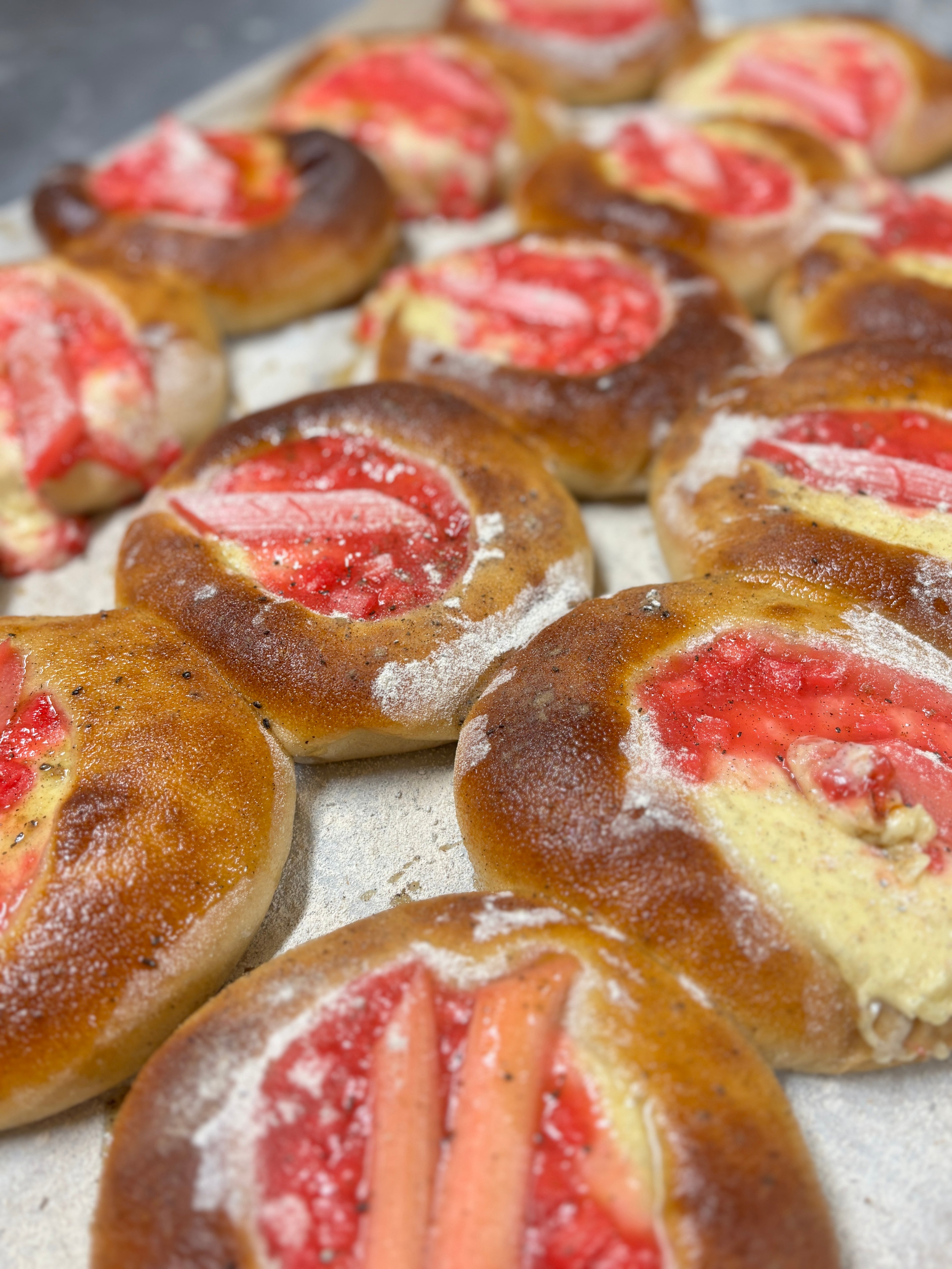 Rhubarb & Custard bun
